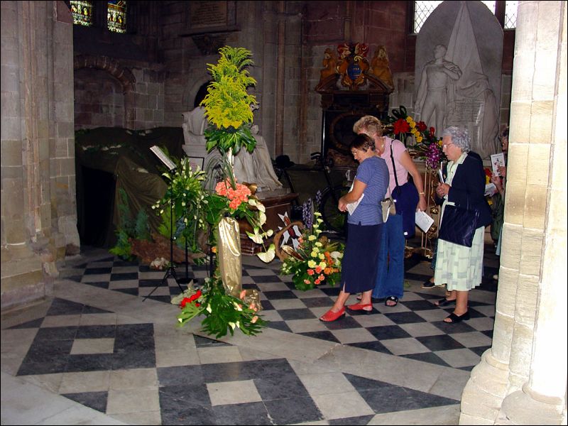 gal/holiday/Cotswolds 2004 - Worcester/Worcester_Cathedral_Flower_Show_DSC02090.JPG